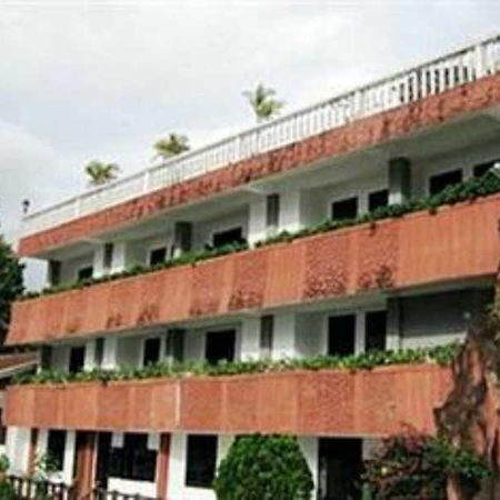 Danau Toba International Cottage Parapat Exterior photo