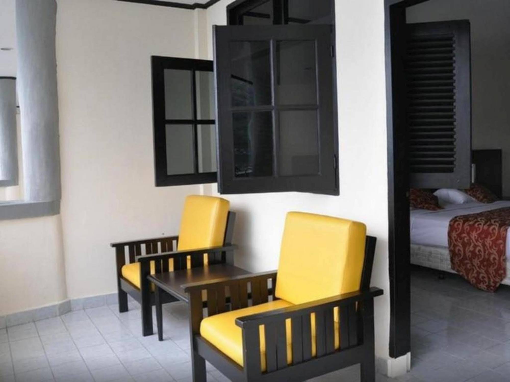 Danau Toba International Cottage Parapat Exterior photo